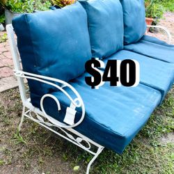 $40 Wrought Iron Vintage Bench With Nice Cushion With Zipper Can Be Wash 