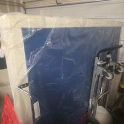 Tempur Pedic Bed Frame (Needs Remote)