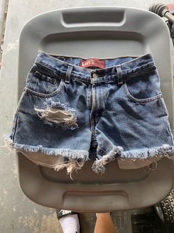 Levi SHORTS SIZE 4
