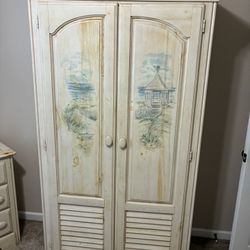 Beautiful Cream Vintage Bedroom Set