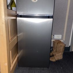Fridge/freezer 4.5 cu. ft. Like New