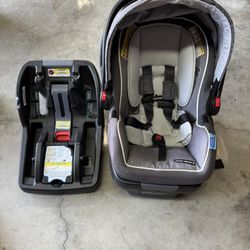 Graco Snugride Snuglock 35 Car seat + Base 
