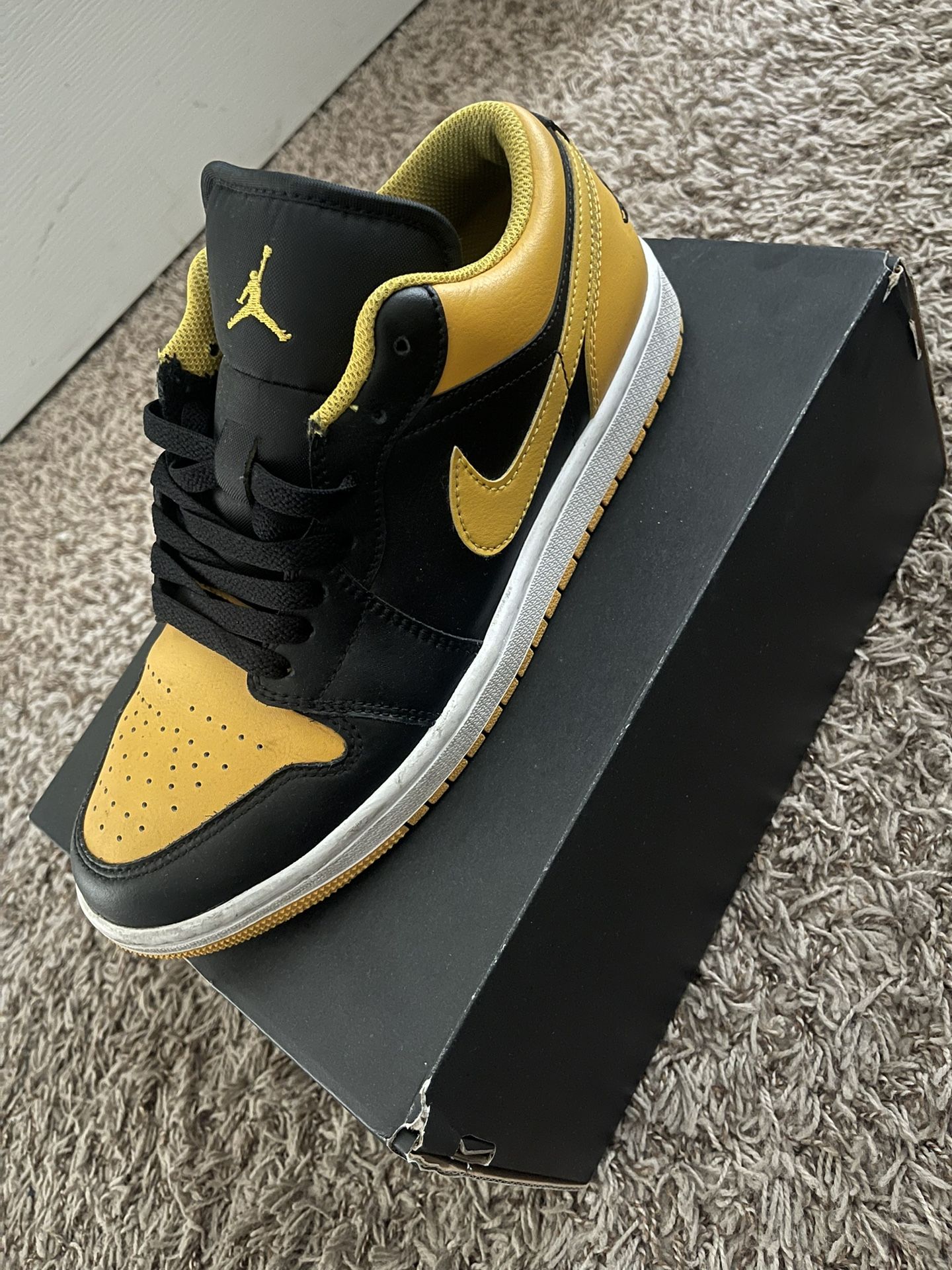 Jordan 1 Low Yellow Ochre