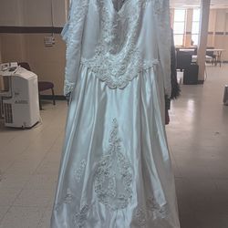 Elegant Wedding Dress With Train Size 24