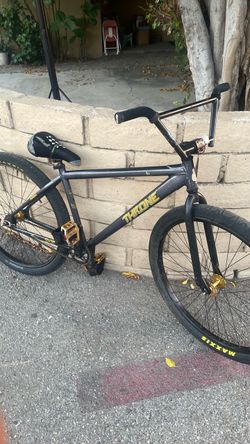 Black and gold throne 29 inch, few scratches all around but still runs good