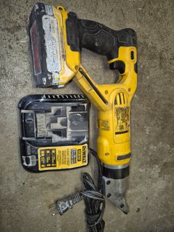 20 volts Dewalt head shears for sale Works Strong Battery And Charger Include