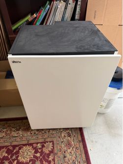 Red Sea 170 Stand (23.6 L x 19.7 W,  27.6 H)