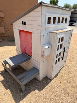 KidKraft Wood Kids Playhouse with Picnic Table (LxWxH: 45” x 45” x 62”)