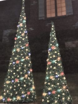 6’ Pop Up Lighted Tinsel Tree $40 Firm Price