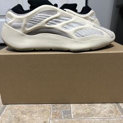 Yeezy Azael Size 10