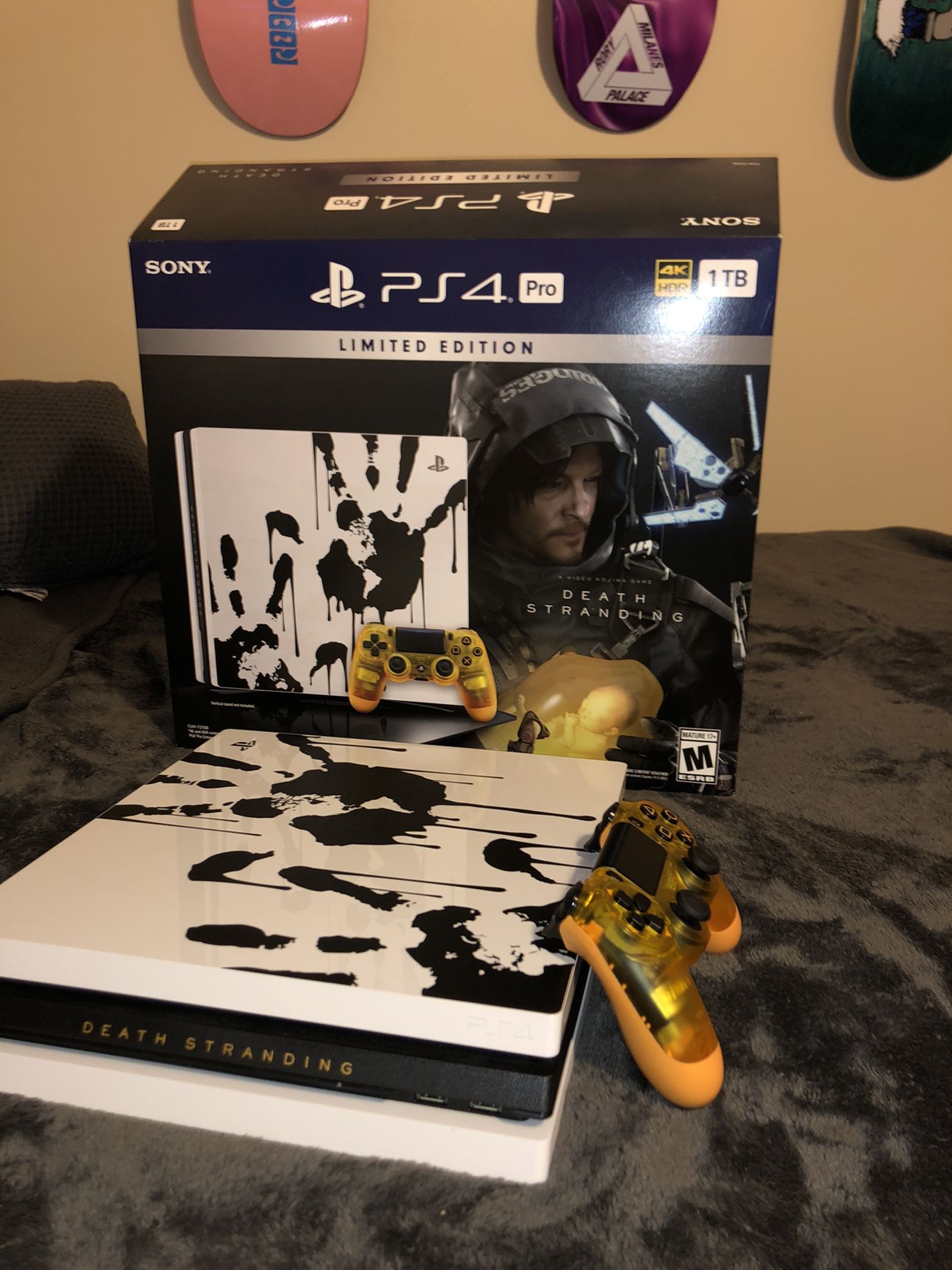 PS4 Pro Death Stranding Limited Addition