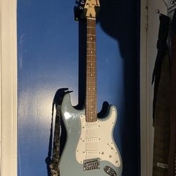 Fender Squire Stratocaster Guitar + Amp