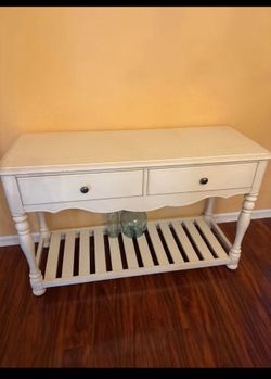 Haverty’s Buffet White