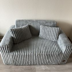 Hobestluk Sofa (love couch )