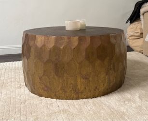34” round coffee table
