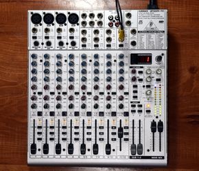 Behringer Eurorack UB1622FX-PRO Mixer 16-input, 2/2-bus