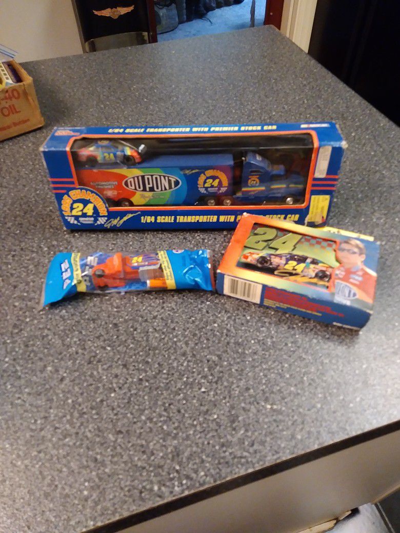 GORDON   1995. HAULER IN BOX.  2 SETS PLAYING CARDS. AND PEZ DISPENSERS. 