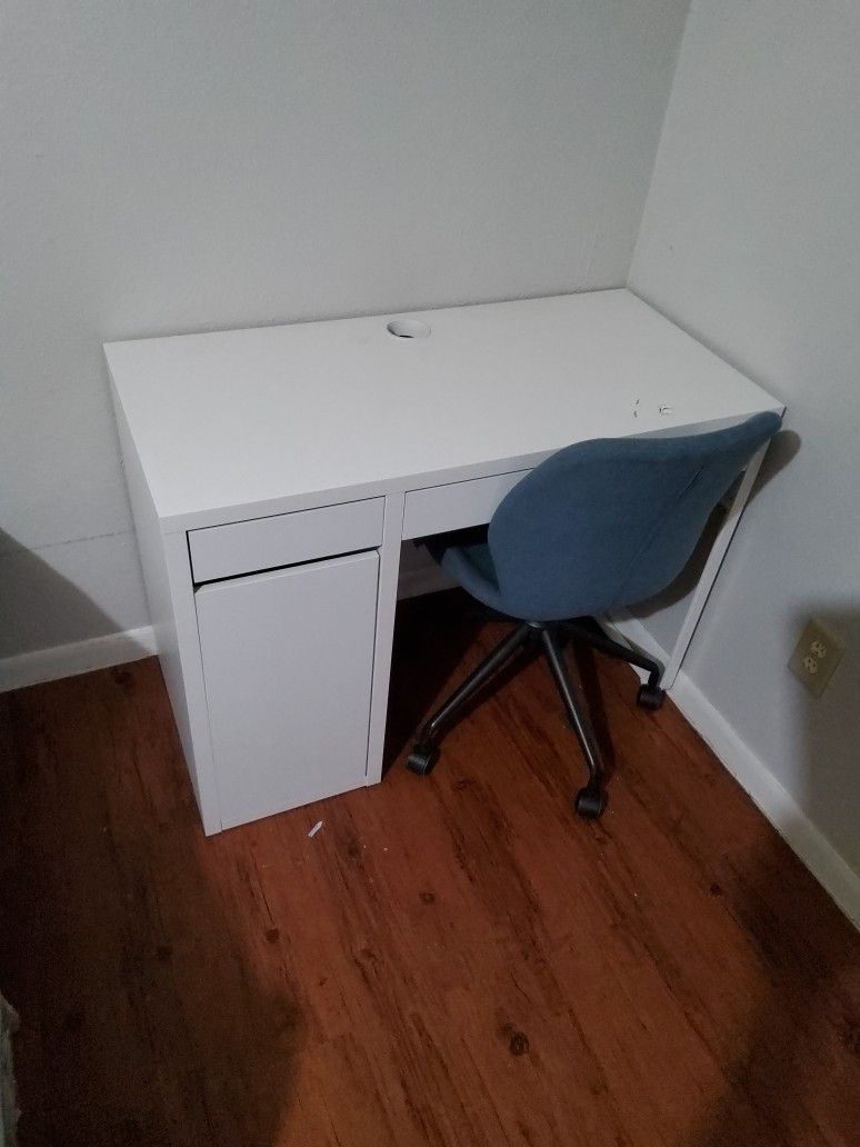 White Computer Desk With Chair