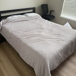 Great Bed And dressers Available For Free