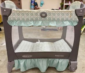 Baby mobile crib