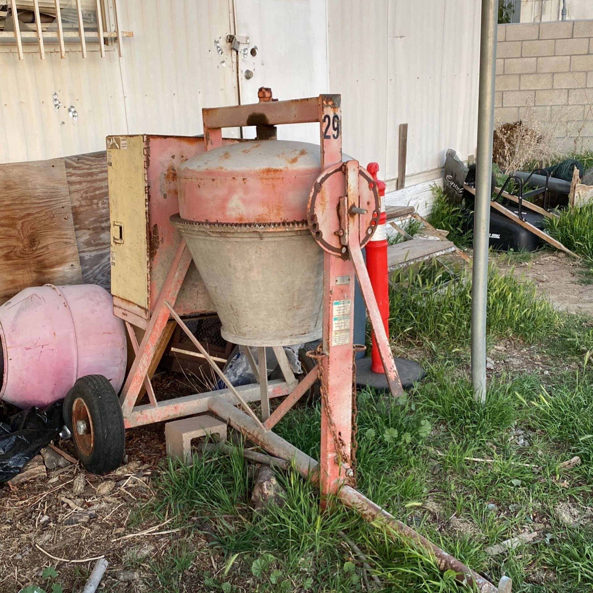 Canoga Towable Cement mixer for Sale in Riverside, CA OfferUp