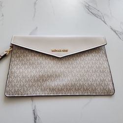 Michael Kors Wristlet 