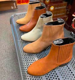 Botines charros marca El Canelón