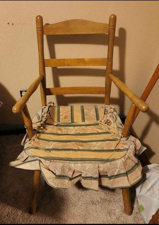 Wooden Sitting Chair