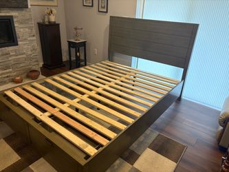 Queen bed!