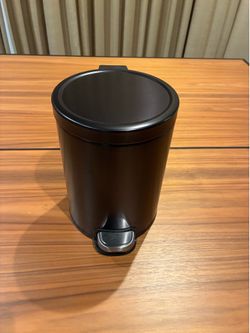 Brand new mini trash can