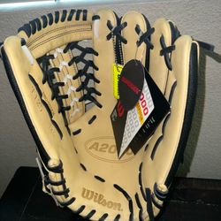 Softball Glove | A2000 Fastpitch Wilson outfielders glove 12.5 inch * BRAND NEW*