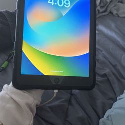 iPad 10 With Case And Charger