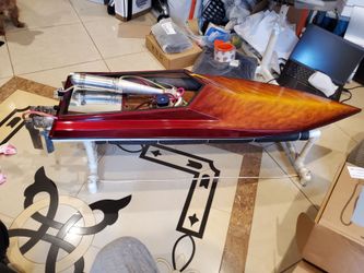 Brand new rc nitro boat 100mph custom paint deal !!!!
