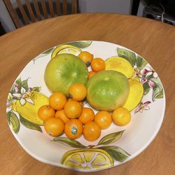 large vintage 15”x3 1:/2” beautiful lemon cerqmic bowl. 
