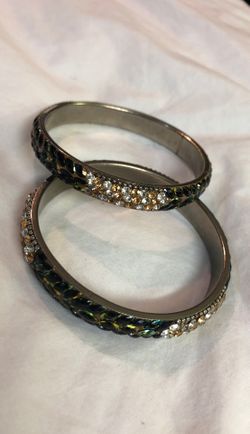 2 bangles (bracelets)