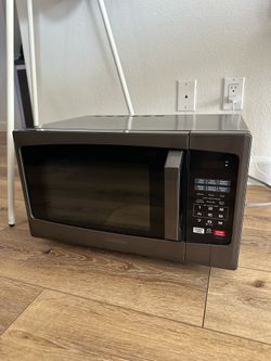 Toshiba 0.9 Cu Ft Microwave – Black Stainless Steel (900W)
