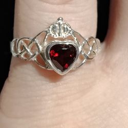 Vintage Garnet Heart Claddagh Ring