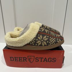 NEW Deer Stags Men’s Size 9-10 Cozy Slippers with Snowflake Pattern