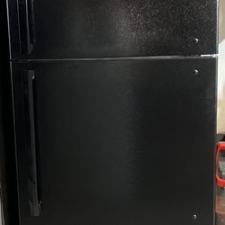 Refrigerator Insignia