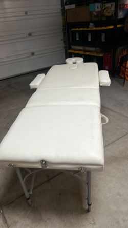 Foldable /portable massage table