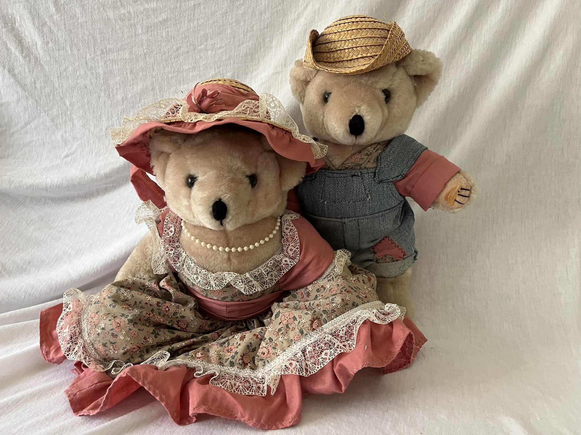 Stuffed Animal - Bears Couple