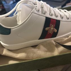 Gucci Bee Sneakers 