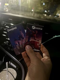 2 Tickets