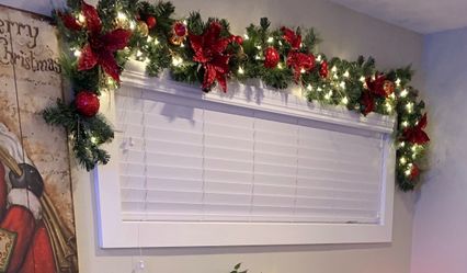 9’ Pre-lit Decorated Artificial Garland (5)
