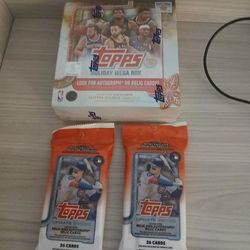 Topps MLB Holiday Mega Box + 2 Packs