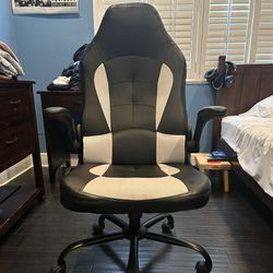 Black and White Gaming/Office Chair