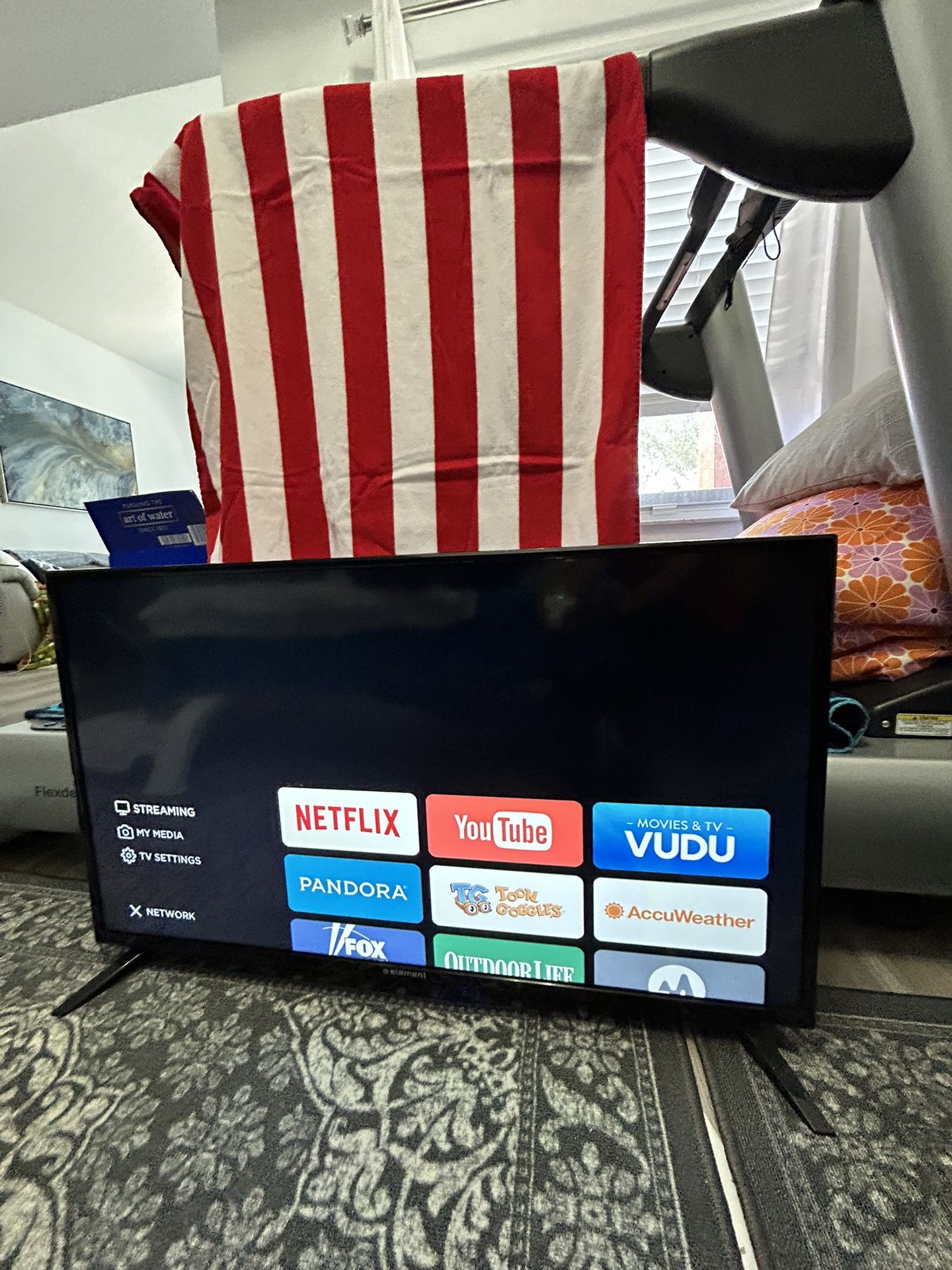 Flatscreen Tv 38” Smart