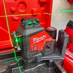 Milwaukee M12 Laser 360 