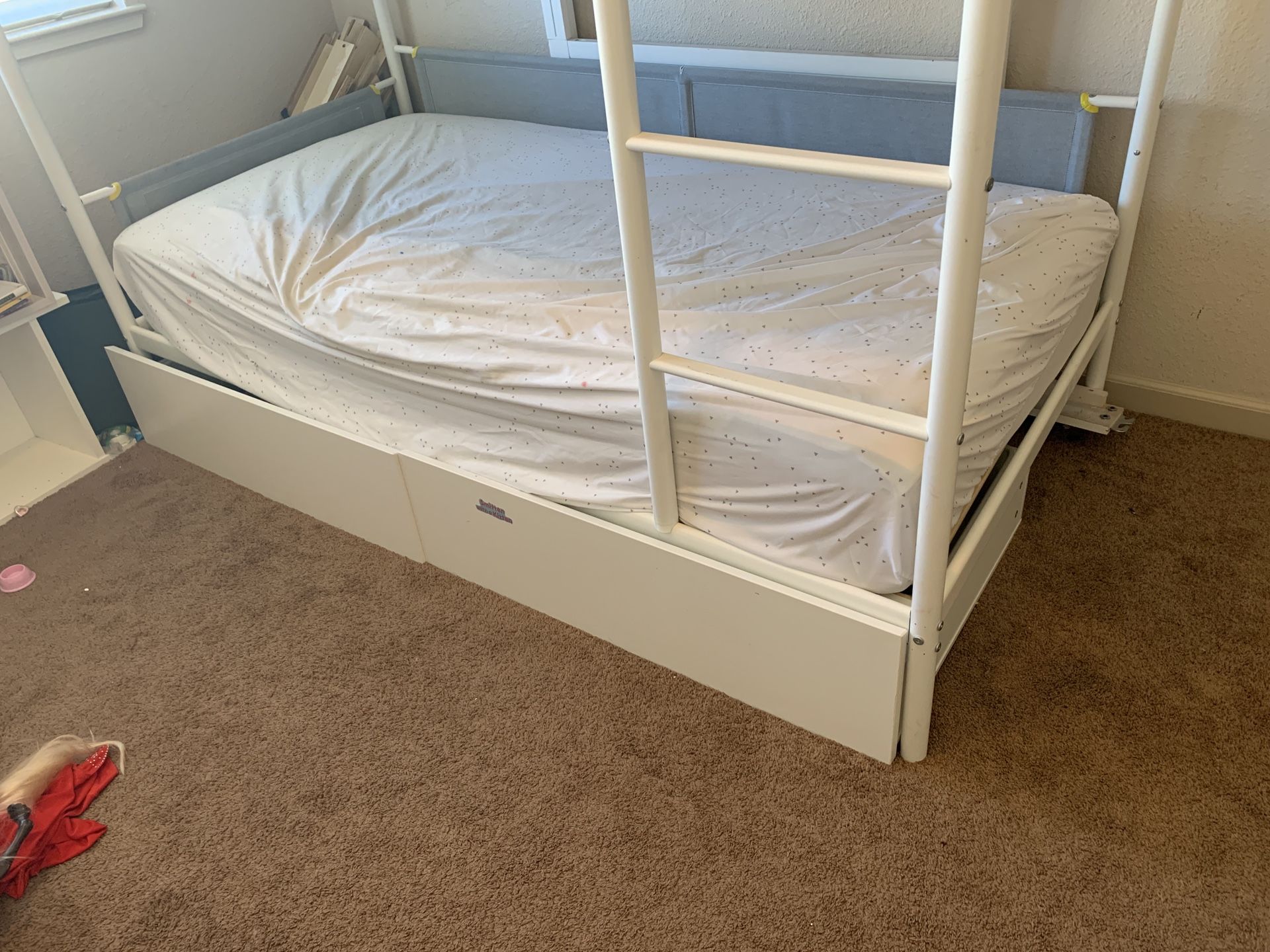 Like new selling for 150 bunk bed