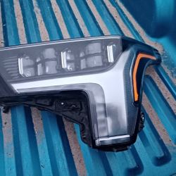 2022-2023 TOYOTA Tundra Left Headlamp Led